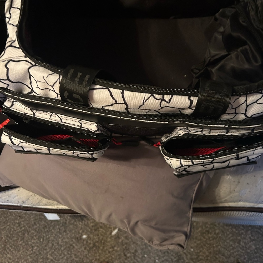 WolfPAK 30L “the ruin” duffle bag - Picture 5 of 9